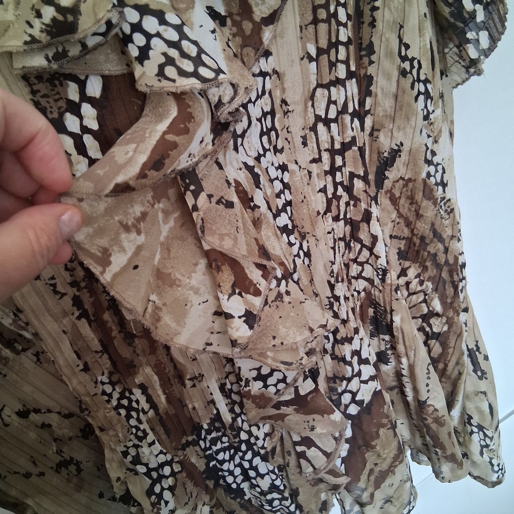 East 5th Women's Abstract Beige and Brown Blouse Size 1X - Picture 6 of 11
